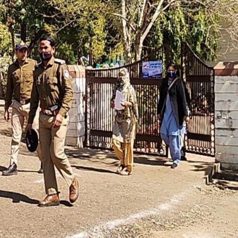 जेल से बोर्ड परीक्षा देने गए कैदी, पुलिस की मौजूदगी में परीक्षा 
