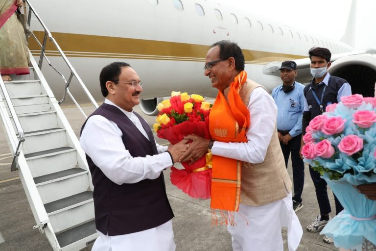 इंदौर बीजेपी अध्यक्ष नड्डा पहुंचे , सीएम शिवराज ने किया स्वागत