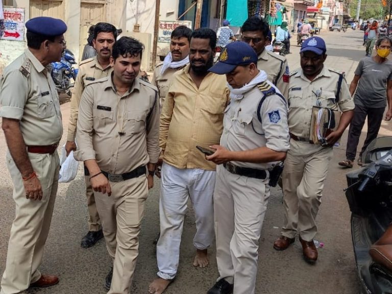 कार में नकली नंबर प्लेट लगाकर शराब की तस्करी करने पर बीजेपी नेता गिरफ्तार