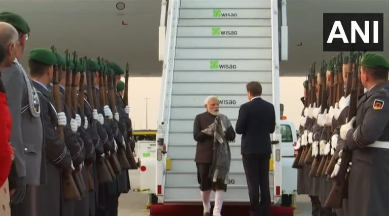 पीएम मोदी पहुंचे जर्मनी, एयरपोर्ट पर हुआ स्वागत