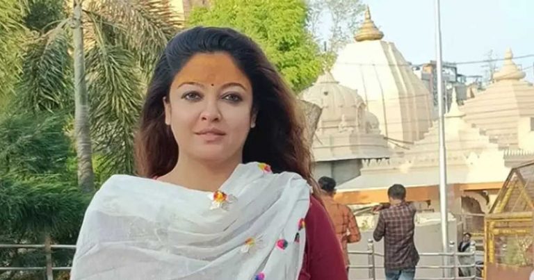 बॉलीवुड एक्टर तनुश्री दत्ता का उज्जैन महाकाल के दर्शन करने जाते समय हुआ एक्सीडेंट