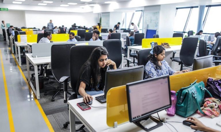 सरकार प्राइवेट कर्मचारियों को देगीे बड़ी सौगात, कर्मचारियों की सैलरी और छुट्टी में होगा बड़ा बदलाव