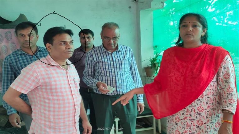 लोकायुक्त टीम ने 9 हजार की रिश्वत लेते स्वास्थ्य विभाग के बीएमओ को पकड़ा