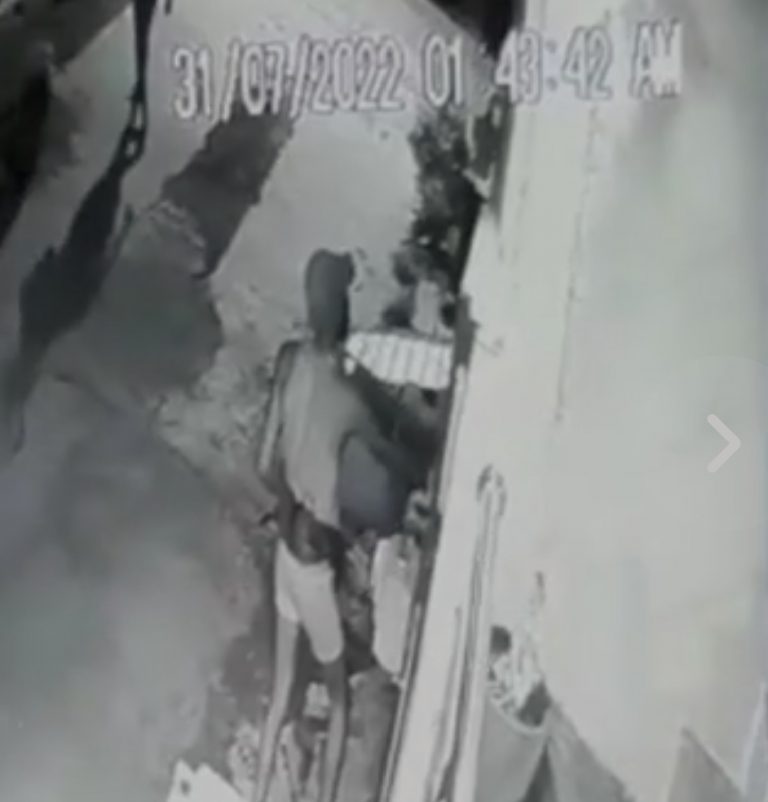 चड्डी गैंग ने एक साथ 7 मकानों में चोरी की घटना को दिया अंजाम, CCTV में कैद चोर