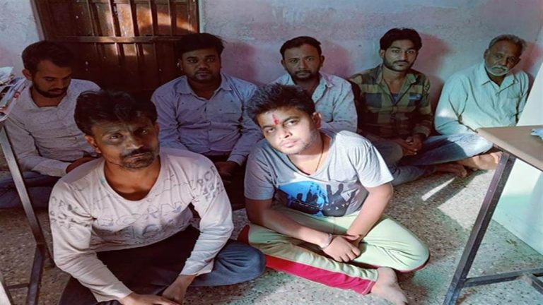 पिता पुत्र बहू के साथ मिलकर चला रहे थे सेक्स रैकेट, पुलिस ने किया खुलासा