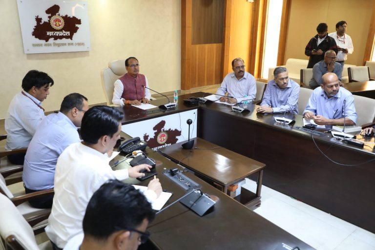 CM शिवराज ने फसलों के नुकसान को लेकर अधिकारियों को दिए ये निर्देश