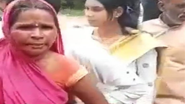 महिला सरपंच को दबंगों ने लाठियों से जमकर पीटा