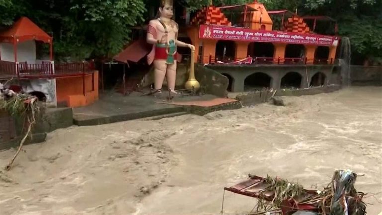 उत्तराखंड और हिमाचल में फटे बादल, इन 10 राज्यों में भारी बारिश का अलर्ट