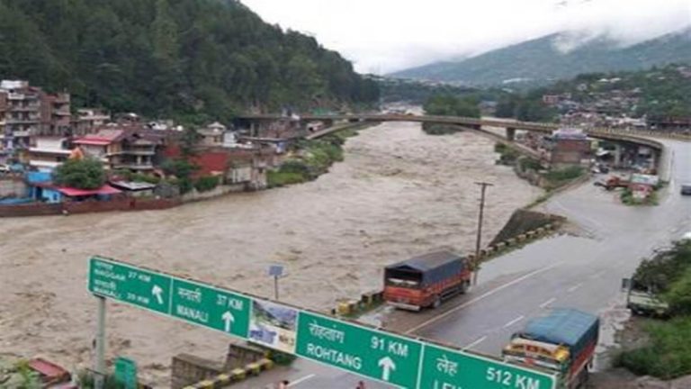 भारी बारिश के चलते इन चार राज्यों में 31 लोगों की मौत
