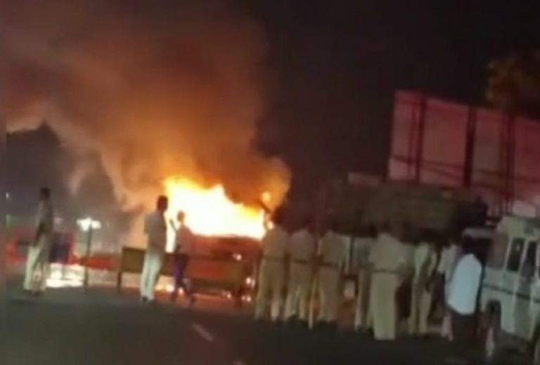 तेज रफ्तार ट्रक का पहिया सर के ऊपर से गुजरा मौके पर ही हुई मौत