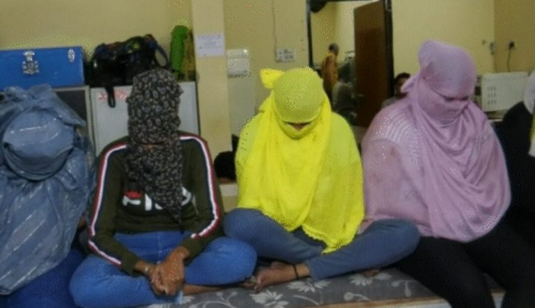 सेक्स रैकेट की कार्रवाई को लेकर पुलिस टीम सतना हुई रवाना