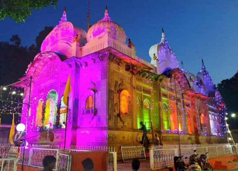 जन्माष्टमी पर सैकड़ाें साल पुराने इस मंदिर में 100 करोड़ के गहने पहनेंगे राधा-कृष्ण