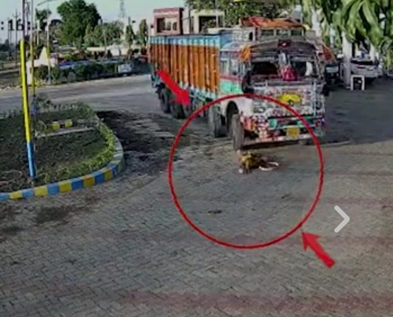 पति का इंतजार कर रही महिला को तेज रफ़्तार ट्रक ने कुचला