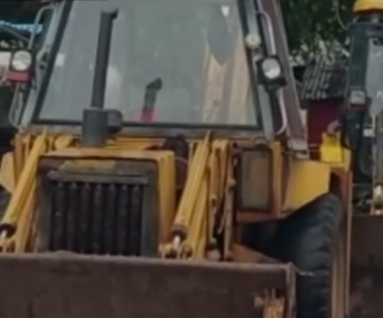 JCB का टायर फटने से युवक की दर्दनाक मौत