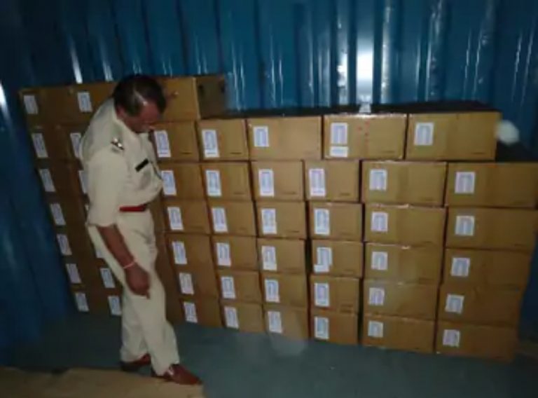 हाईवे पर हुई 2 करोड़ की लूट, ट्रक से उतारकर ड्राइवर को बनाया बंधक