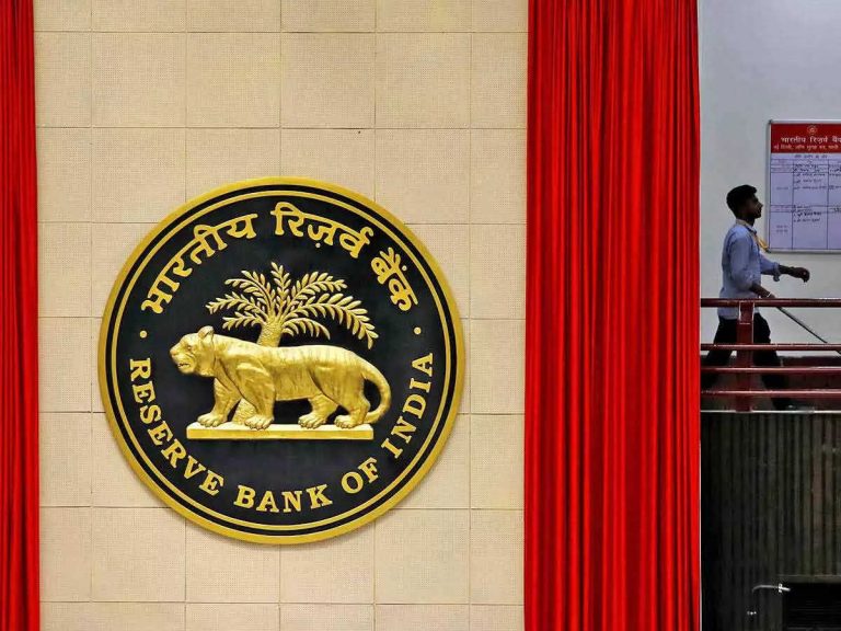 RBI करेगी बैंकों के लोन महंगे, आपका बिगड़ेगा का बजट