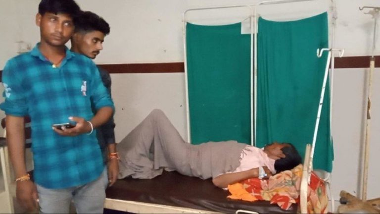 हैंडपंप का दूषित पानी पीने से वृद्धा की मौत, कई ग्रामीण उल्टी-दस्त और बुखार से पीड़ित