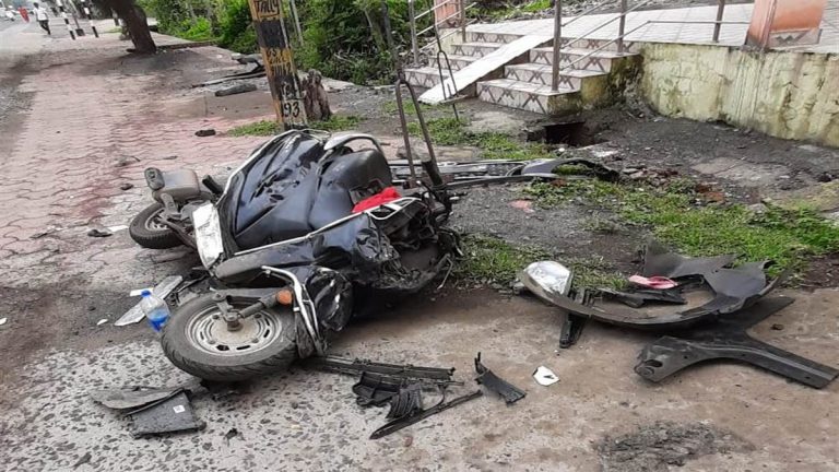 तेज रफ्तार कार ने एक्टिवा को मारी टक्कर, मासूम की हुई मौत