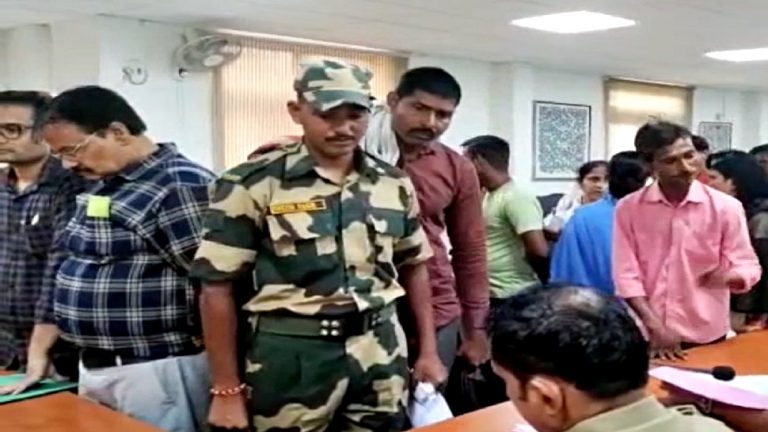 BSF जवान दबंगों को लेकर परेशान, SP ऑफिस पहुंचकर लगाई मदद की गुहार