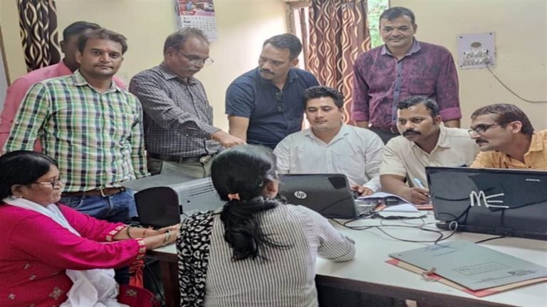 लोकायुक्त टीम ने एमपी हाउसिंग बोर्ड कार्पोरेशन की महिला को रिश्वत लेते किया गिरफ्तार