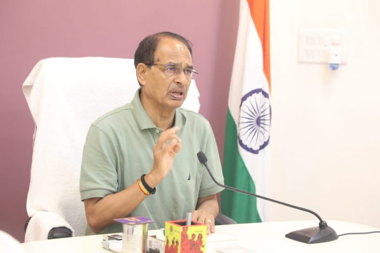 CM शिवराज ने खाद वितरण को लेकर जताई नाराजगी, तत्काल दिए कार्रवाई के निर्देश