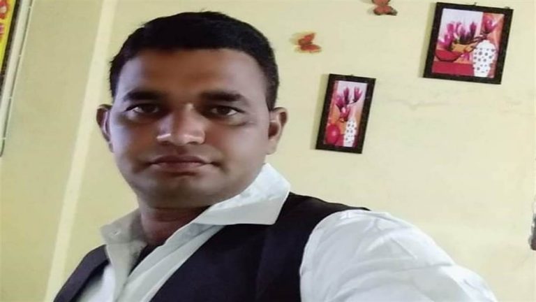 खड़े ट्रक से टकराई बाइक, मौके पर तीन लोगों की मौत