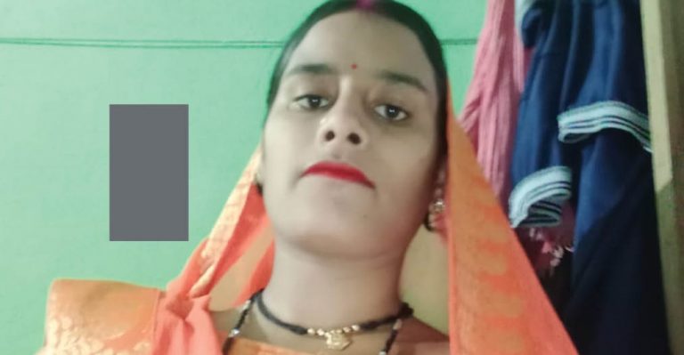 पति ने मोबाइल देने से किया इंकार, तो नाराज पत्नी ने फांसी लगाकर दी जान