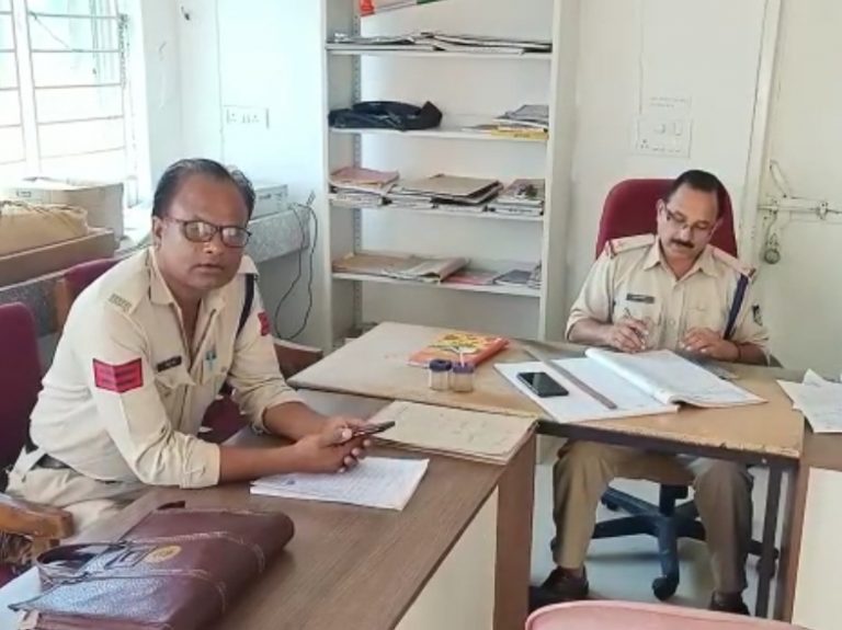 नाबालिग लड़की को समोसे कचौड़ी का लालच देकर पड़ोसी ने किया ये गलत काम