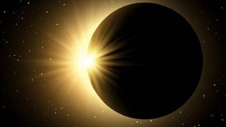 अक्टूबर माह में इस दिन लगेगा सूर्य ग्रहण, ये पड़ेगा असर