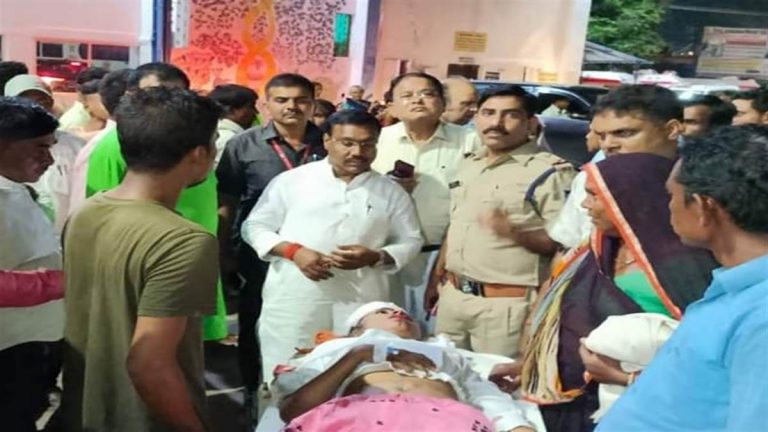 ट्रक और आटो में जोरदार भिड़ंत, तीन की मौत, चार गंभीर