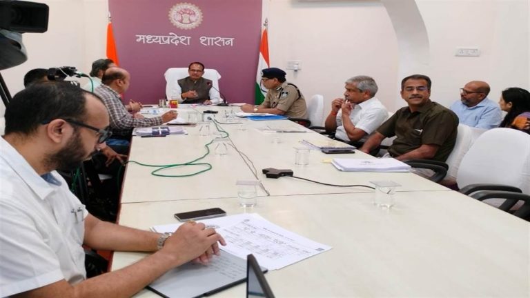 CM शिवराज ने हुक्‍का लाउंज को लेकर सख्त कार्रवाई के दिए निर्देश