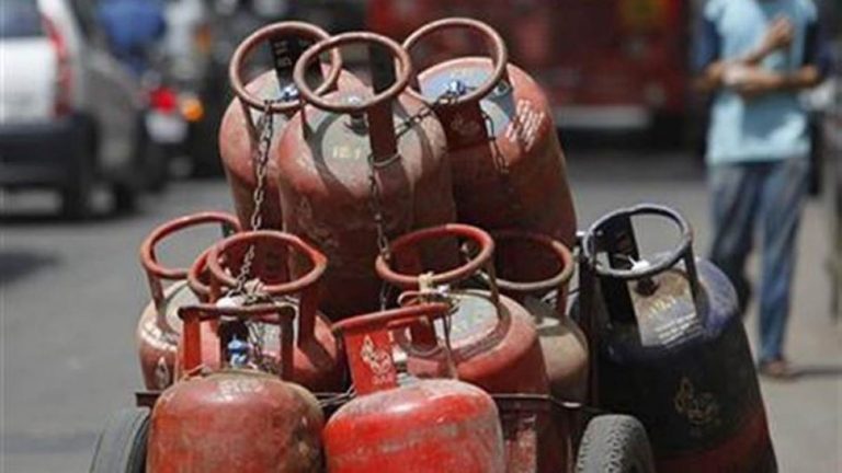 कमर्शियल LPG सिलेंडर के दामों में आई गिरावट, ये है नए रेट