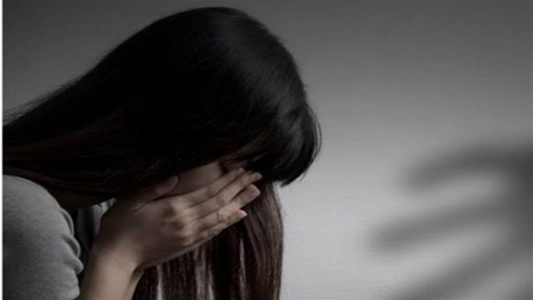 सहेली के भाई ने किशोरी के साथ की अश्‍लील हरकत, मोबाइल में भेजे गंदे मैसेज