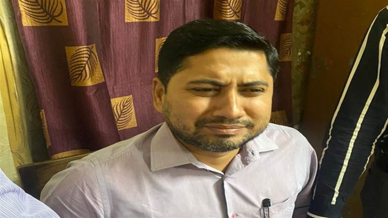 लोकायुक्त पुलिस ने बिजली कंपनी के सहायक यंत्री को रिश्वत लेते किया गिरफ्तार