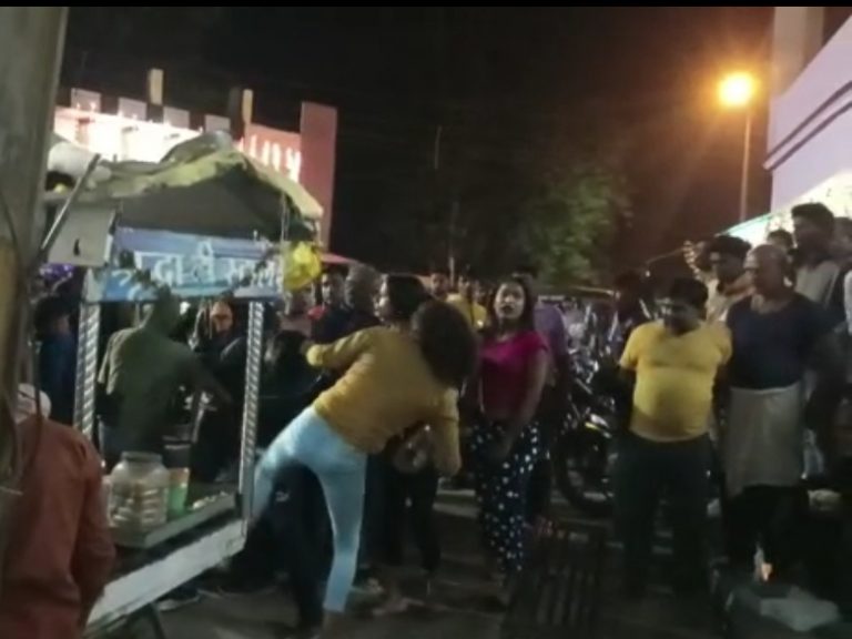 किन्नरो ने युवक को घसीट घसीट कर पीटा, ये है पूरा मामला