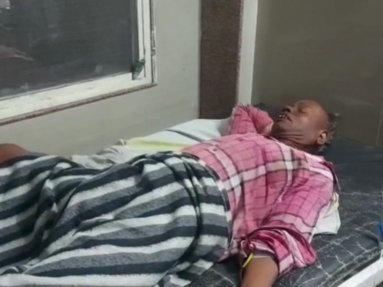 सांड ने युवक के प्राइवेट पार्ट पर किया हमला, युवक पहुंचा अस्पताल