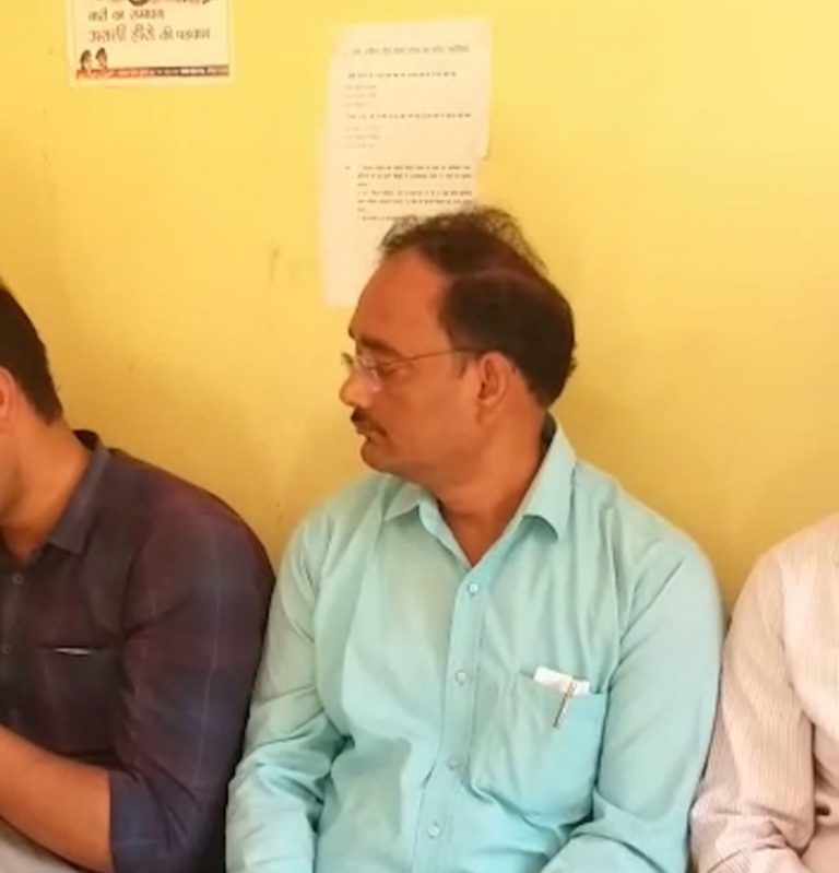 लोकायुक्त पुलिस ने पटवारी को 10 हजार की रिश्वत लेते रंगे हाथों किया गिरफ्तार