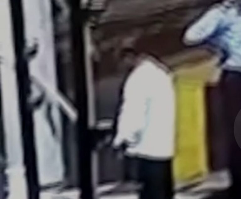 BJP जिलाध्यक्ष के पोस्टर पर पार्टी के पदाधिकारी ने की टॉयलेट 