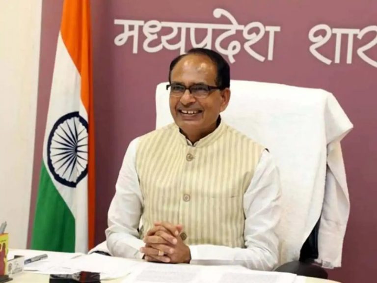 सीएम शिवराज ने बिजली विभाग के JE को किया सस्पेंड