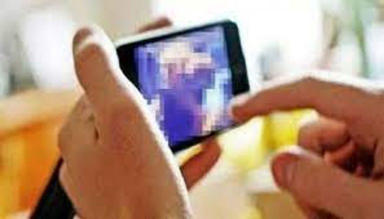 प्रेमी ने अश्लील फोटो किए वायरल, तो प्रेमिका ने फांसी लगाकर की आत्महत्या