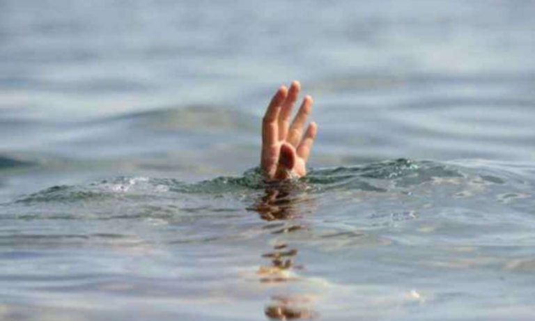 गांव के तालाब में डूबने से दो सगे भाइयों की मौत