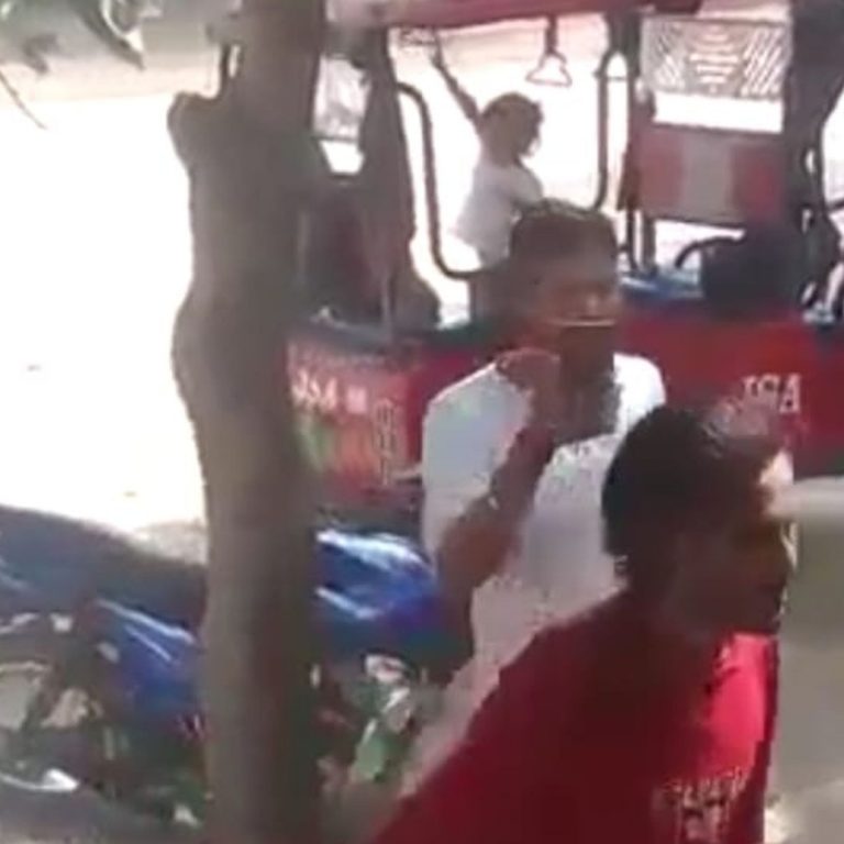 ऑटो में बैठी लड़की के साथ अश्लील हरकत, सीने में मारा चाकू
