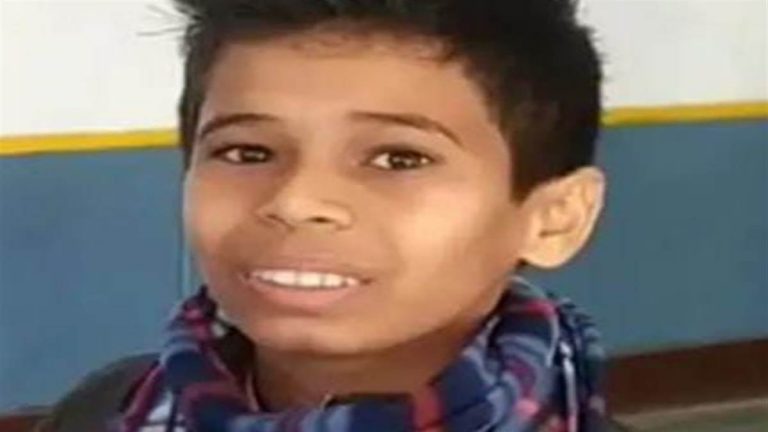 कलेक्टर की कुर्सी पर बैठा 9वी का छात्र, फिर किया ये काम
