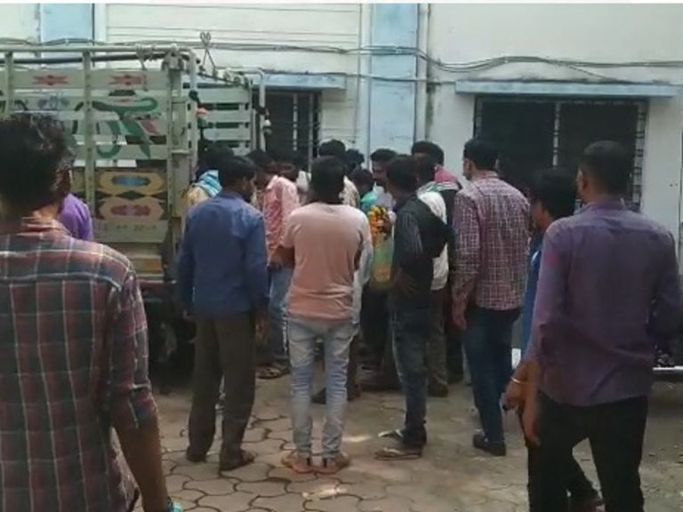 दर्दनाक सड़क हादसे में बाइक सवार चार युवकों की मौत