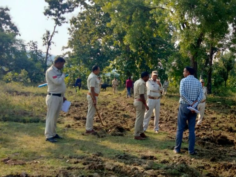 वनरक्षक के साथ ग्रामीणों ने की मारपीट, जब्त ट्रैक्टर छीनकर ले गए