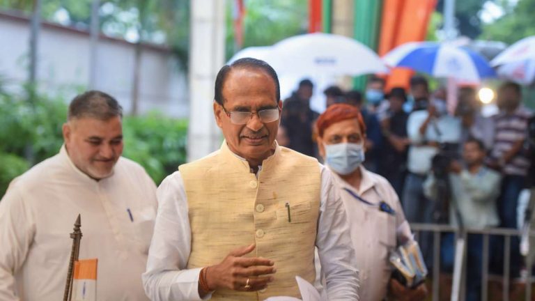 शिवराज के मंत्रिमंडल में होगा फेरबदल, नॉन परफॉर्मिंग वाले मंत्रियों के कटेंगे टिकट