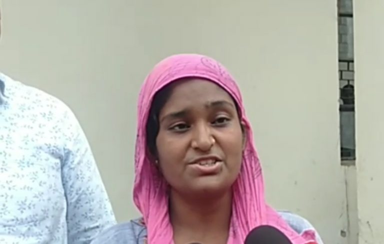 महिला को 6 महीने से नही मिली सैलरी, तो बेटे ने तोड़ा दम