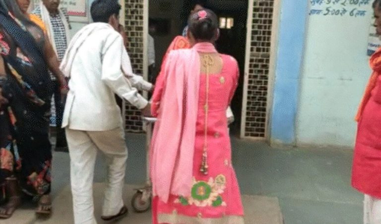 दंदरौआ धाम में लगे बागेश्वर धाम सरकार के दरबार में मची भगदड़, एक मौत