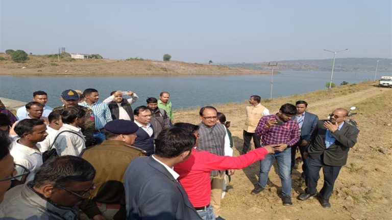 CM शिवराज ने किया औचक निरीक्षण, इंजीनियर हुआ निलंबित