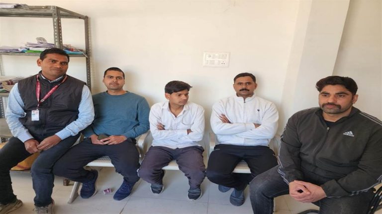 लोकायुक्त की टीम ने रिश्वत लेते रोजगार सहायक को किया गिरफ्तार